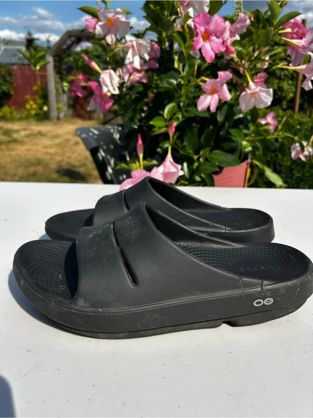 Oofoos Unisex’s Black Men's and Women’s Slide Sandals Size M9,W11